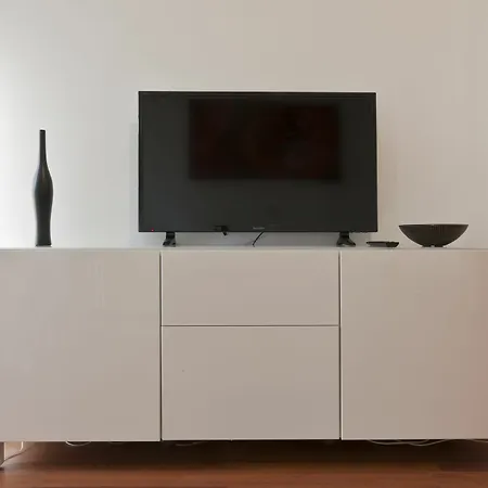 Apartment Bright New House Near Navigli District *